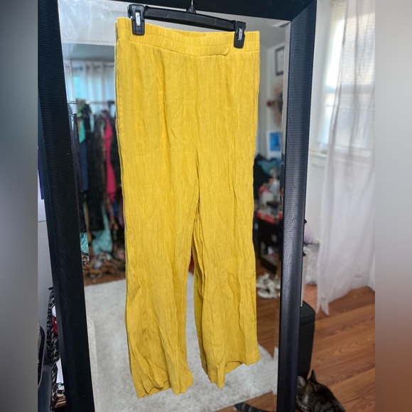 Yellow Pants - Picture 2 of 2